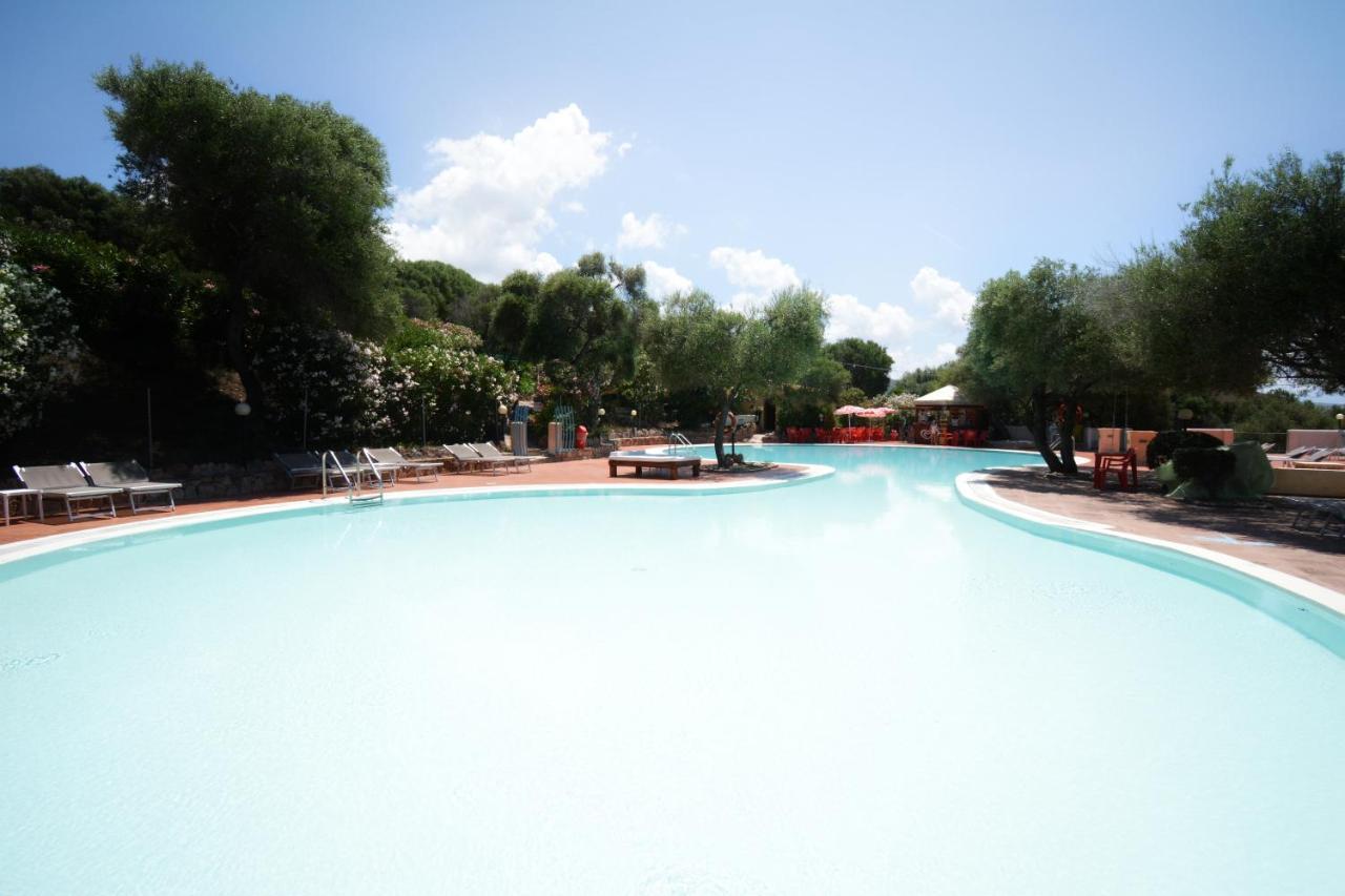 Residence Costa Del Turchese Badesi Esterno foto