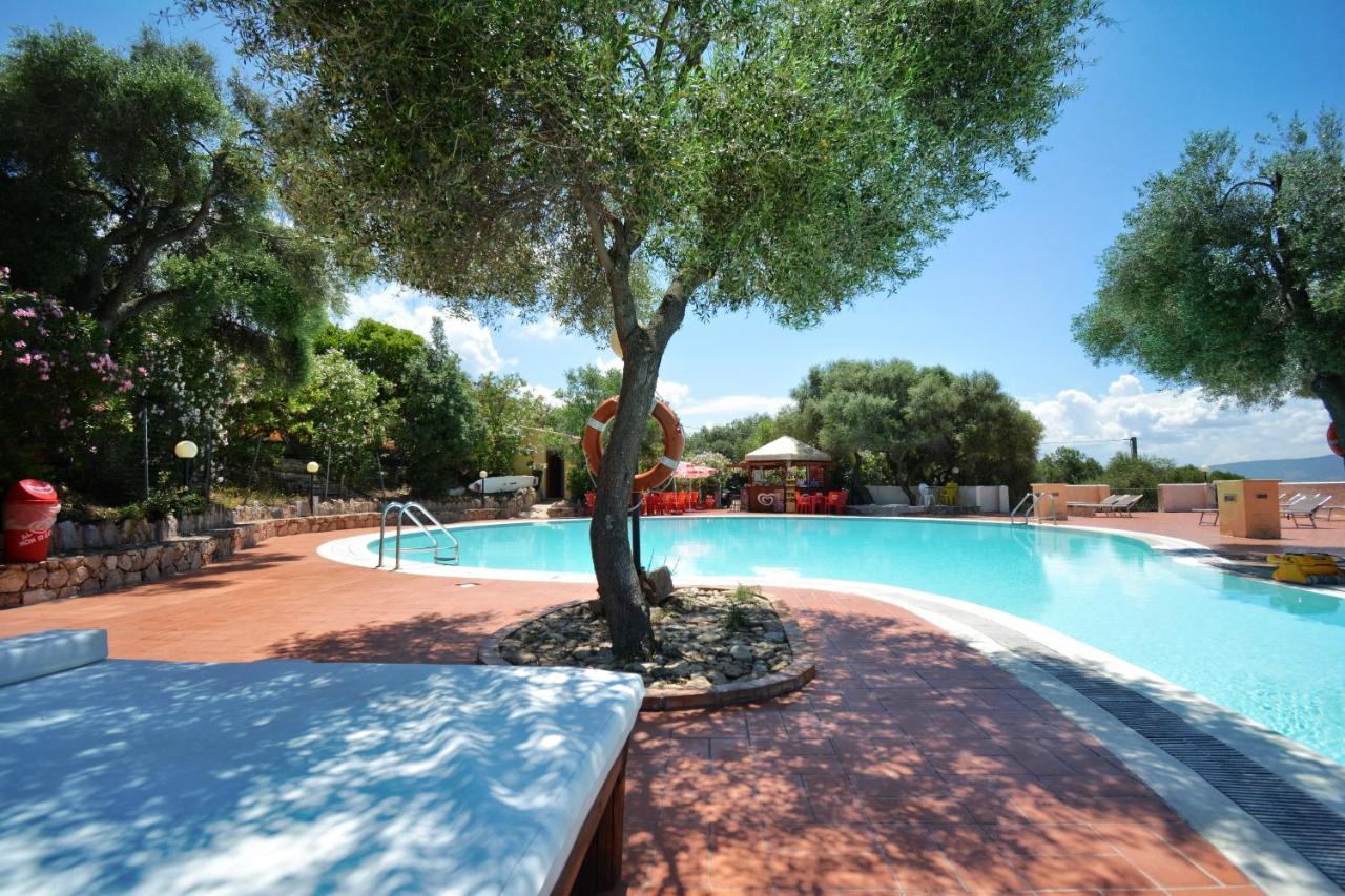 Residence Costa Del Turchese Badesi Esterno foto