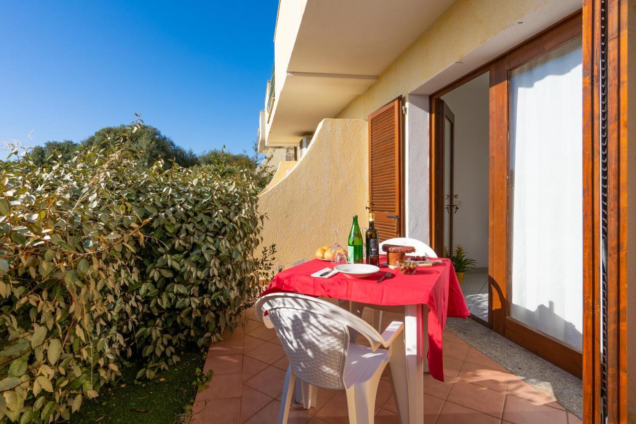 Residence Costa Del Turchese Badesi Esterno foto