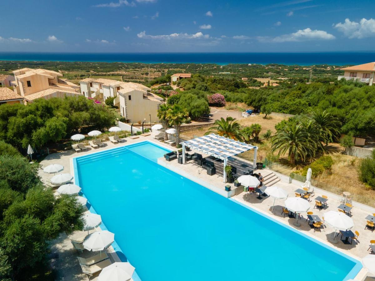 Residence Costa Del Turchese Badesi Esterno foto
