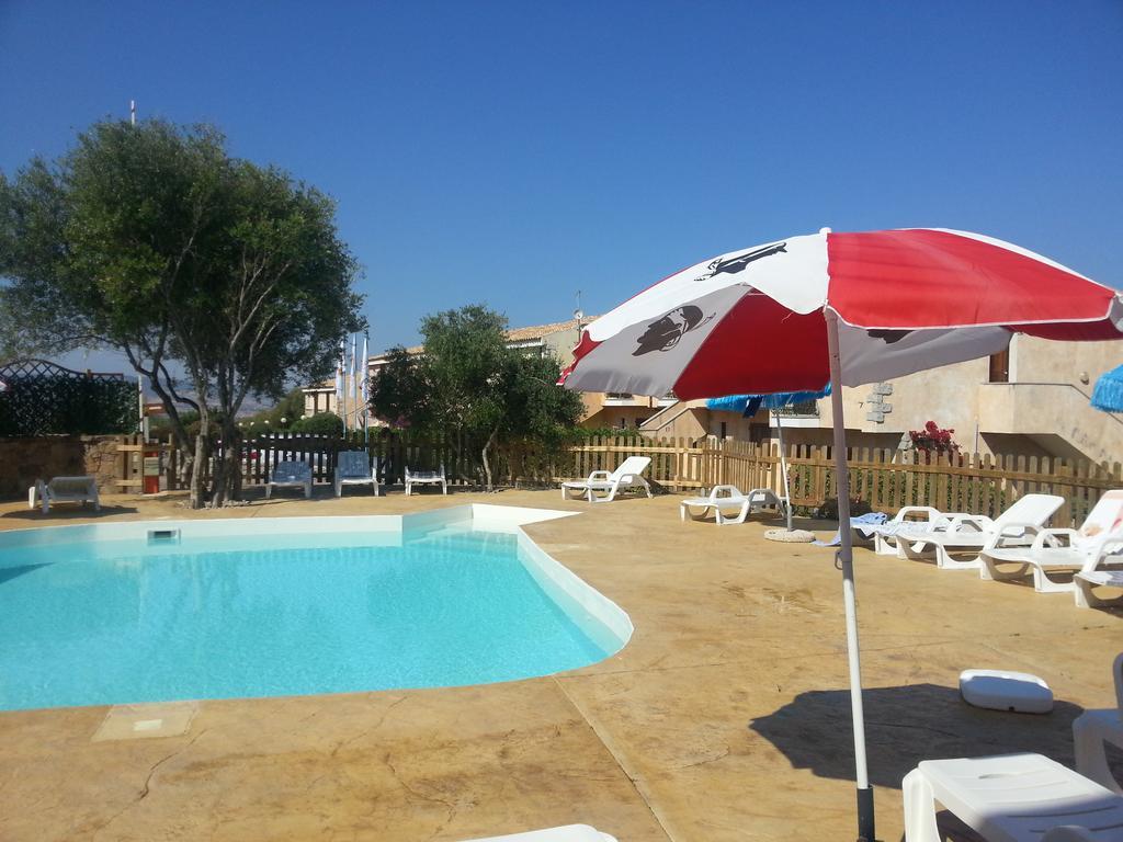 Residence Costa Del Turchese Badesi Esterno foto