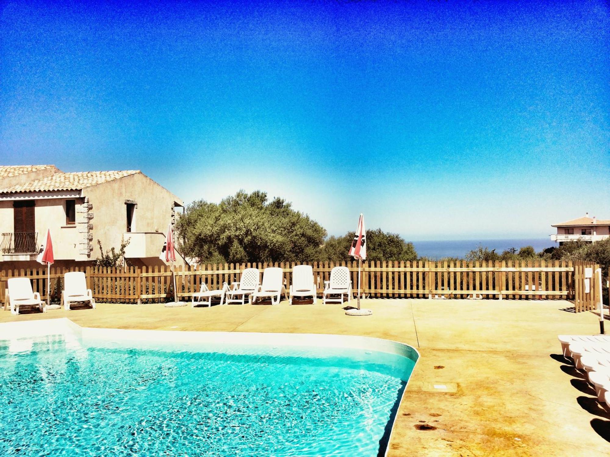 Residence Costa Del Turchese Badesi Esterno foto