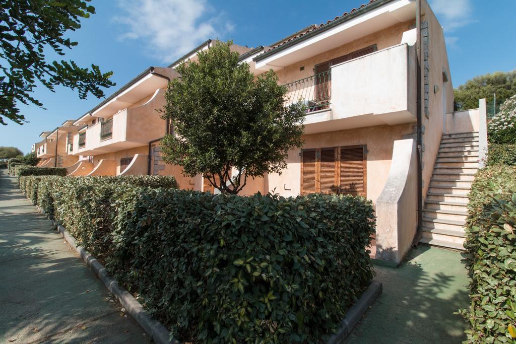 Residence Costa Del Turchese Badesi Esterno foto