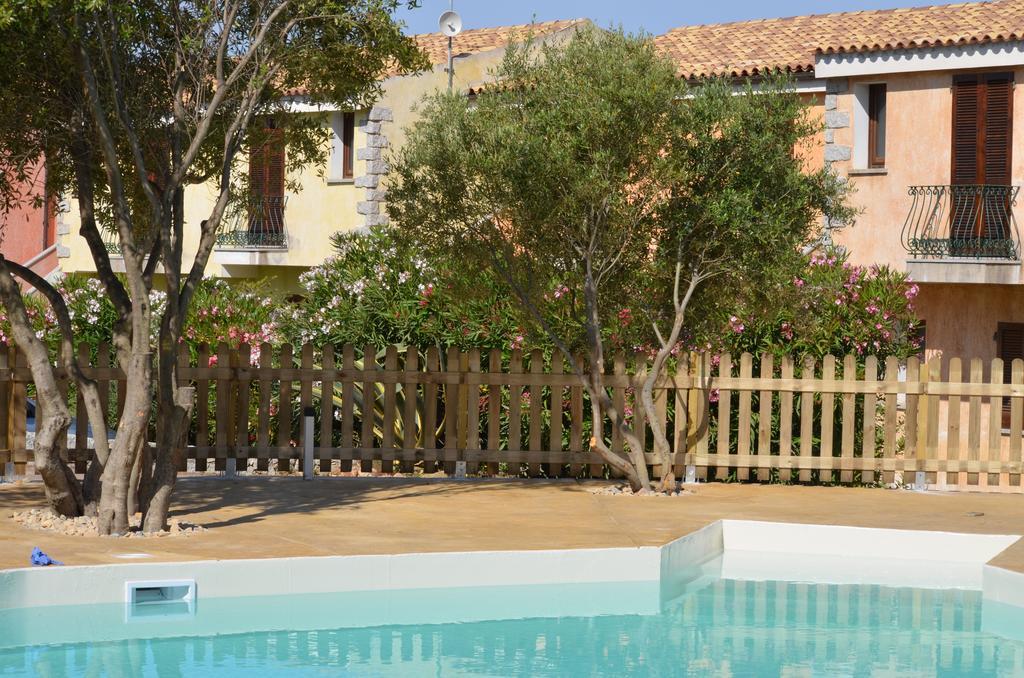 Residence Costa Del Turchese Badesi Esterno foto