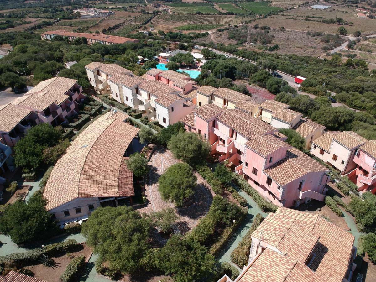 Residence Costa Del Turchese Badesi Esterno foto